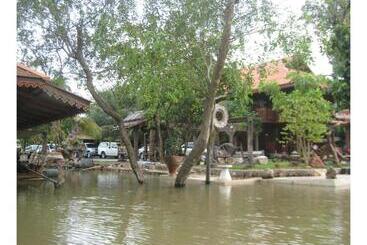 فندق Baansuan Amphawan Resort