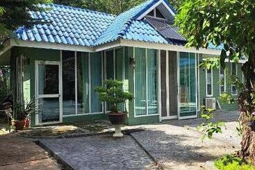 호텔 Maikhao Home Garden Bungalow