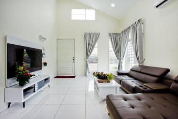 ホテル Mbi Desa Ku Homestay