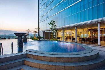 فندق Santika Gresik