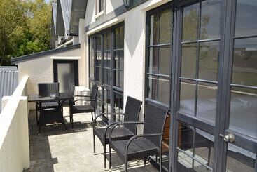 Отель Salty Dog Inn