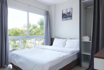 Szálloda The September Salaya