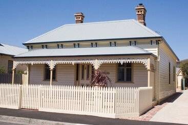 کلبه Sabina On Little Myers