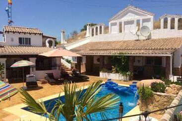 קוטג'' Cueva Romana, Adults Only Cave House