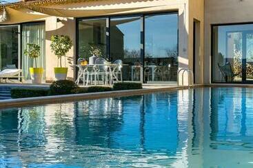 Bed and Breakfast Bb 12 Luberon Chambres D Hôtes Contemporaines