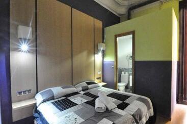 Хостел Barcelona Gotic Guesthouse