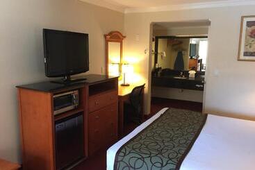 בית מלון כפרי Chula Vista Inn