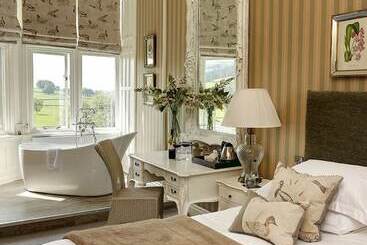 ホテル Falcon Manor