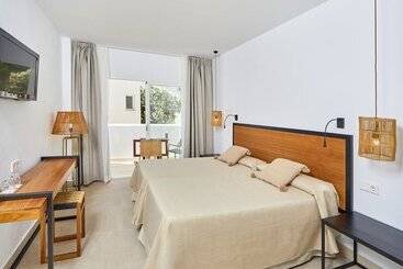 هتل Fergus Conil Park