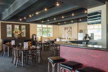 هتل Kiwi International