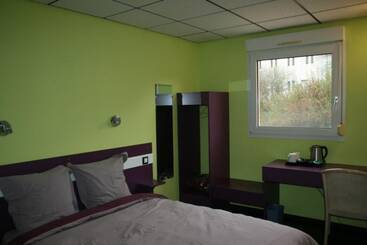 בית מלון כפרי Kyriad Direct Lure