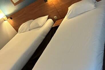 בית מלון כפרי Kyriad Marne La Vallee Torcy