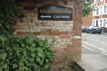 هتل The Black Horse Inn
