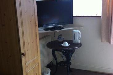 هتل The Black Horse Inn