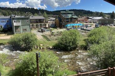 Отель The Boulder Creek Lodge