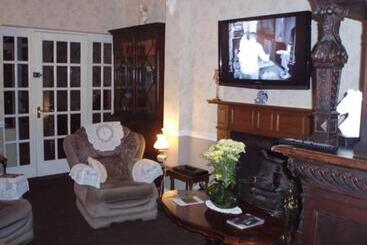 هتل The Croft Guest House