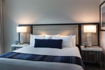 فندق Treasure Island Beach Resort