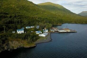 فندق Zachar Bay Lodge Inc