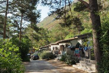 فندق Huttopia Gorges Du Verdon
