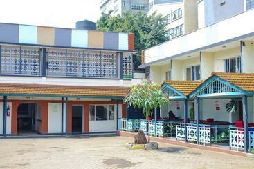 فندق Parklands Villa