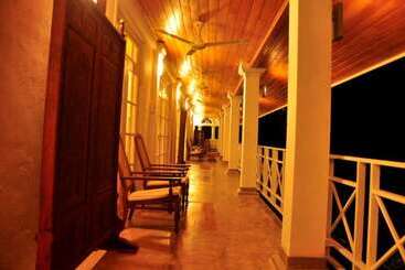 Отель Forest Edge