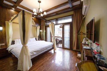 بنسيون Flower Time Inn