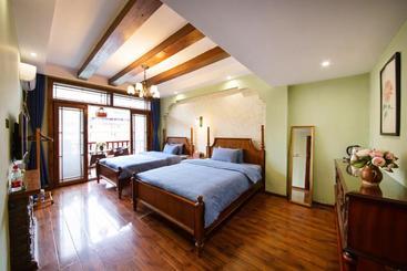 پانسیون Flower Time Inn