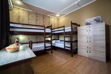 هاستل Hollywood