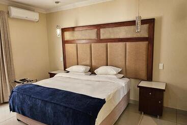 מלון דירות Booth Suite Hotel Mafikeng