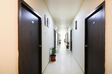 هتل Capital O 71726 Airport Stay Inn