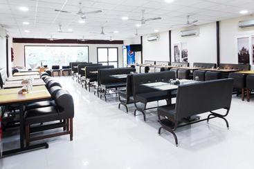 هتل Capital O 71726 Airport Stay Inn