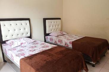 Отель Oyo 3412 Penginapan Banto Grass Inn