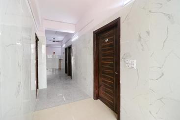 هتل Oyo 72186 Joy Rooms Bawana Industrial Area