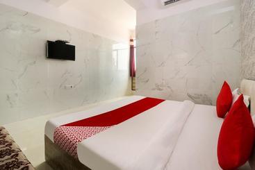 هتل Oyo 72186 Joy Rooms Bawana Industrial Area