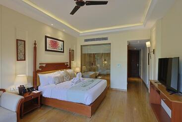 Отель Punarnava Resort & Spa