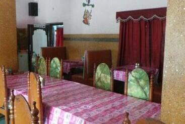 Paradise Hotel For Couples