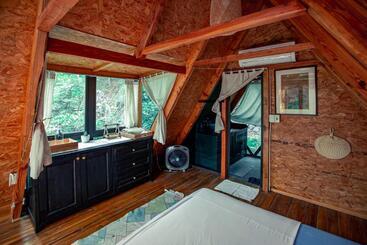 هتل Blue Lagoon Cat Ba