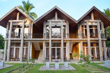 هتل Monarch Residence