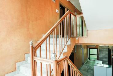 هتل Oyo 71508  Grand Sitara