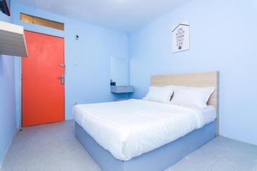 Отель Oyo Life 2096 Ginka