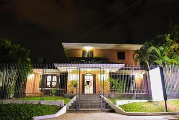 ペンション Palmera Hotel Cde