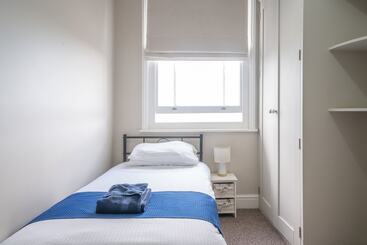 The Veteran Hotel & Bar