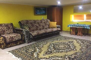 فندق صغير хостел мансардная комната с невысоким потолком до 170 см