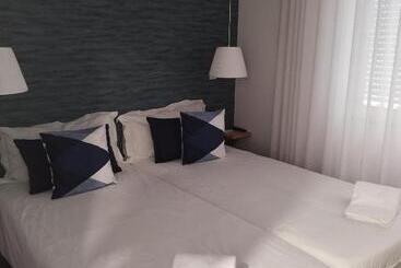 旅馆 Bus Station Suites & Studios