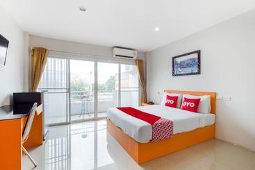 호텔 Oyo 689 Treeyapat Place