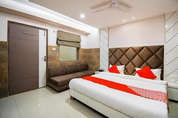 هتل Oyo 70123 Sada Shiv Guest House