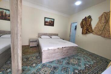 הוסטל Bobo Haydar Guest House