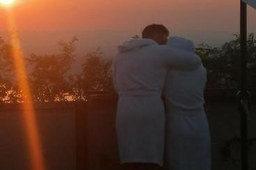 تختخواب و صبحانه Serendipity