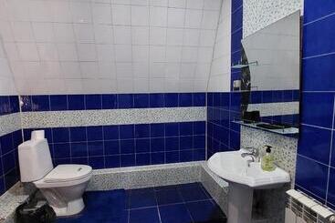 تختخواب و صبحانه Little Shangri La