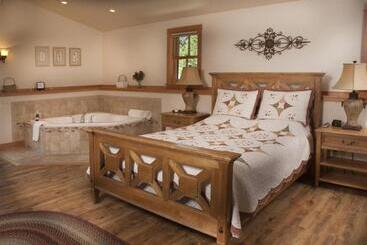 בית מלון כפרי Lake Orchard Farm Retreat